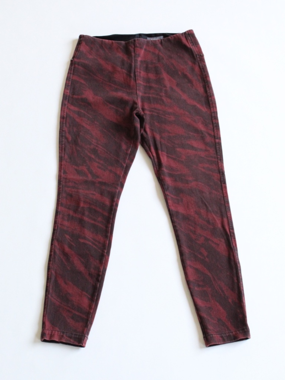 Lyssé Gently Used Burgundy Zebra Toothpick Stretch Twill Leggings